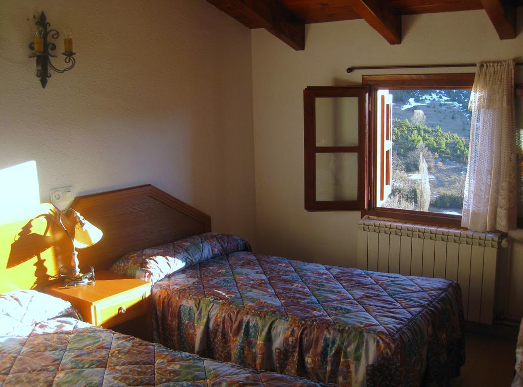 Casa Enriu-Alojamiento Y Desayuno Vilaller Habitación foto